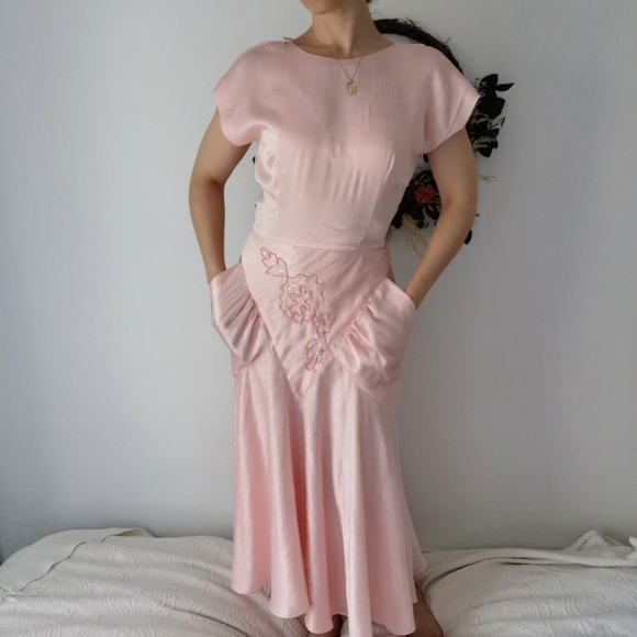 Medium vintage pink satin cocktail dress, women's retro evening wear - Picture 3 of 10